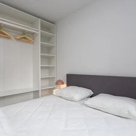 Sunny With Open Terrace * ميدل كيرك