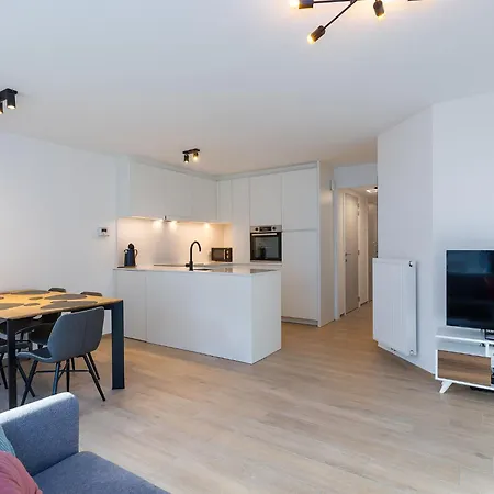 Sunny With Open Terrace شقة ميدل كيرك