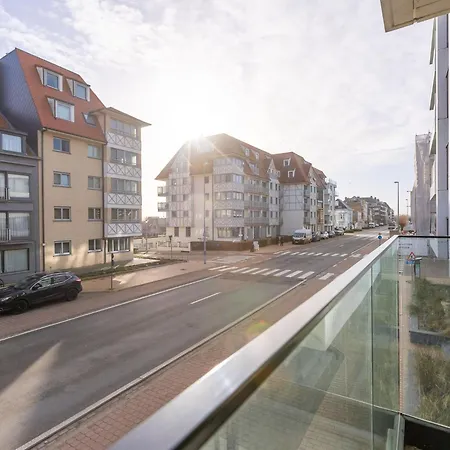 Sunny With Open Terrace شقة