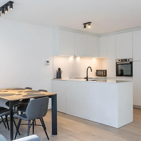 شقة Sunny With Open Terrace ميدل كيرك
