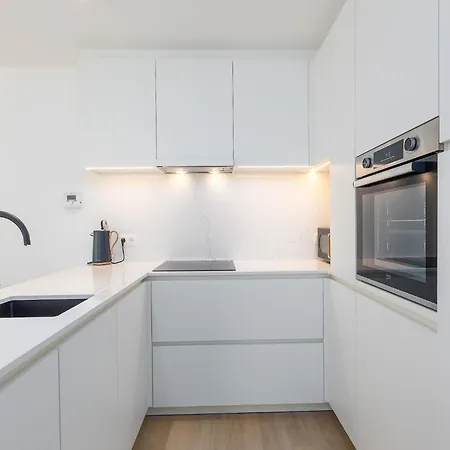 Sunny With Open Terrace شقة ميدل كيرك
